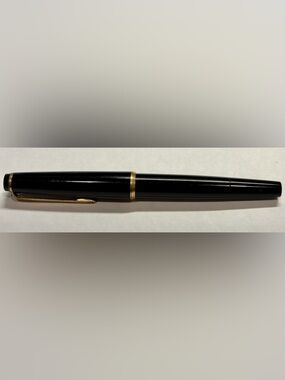 Vintage Montblanc 32 with 585(14K) Gold nib fountain pen